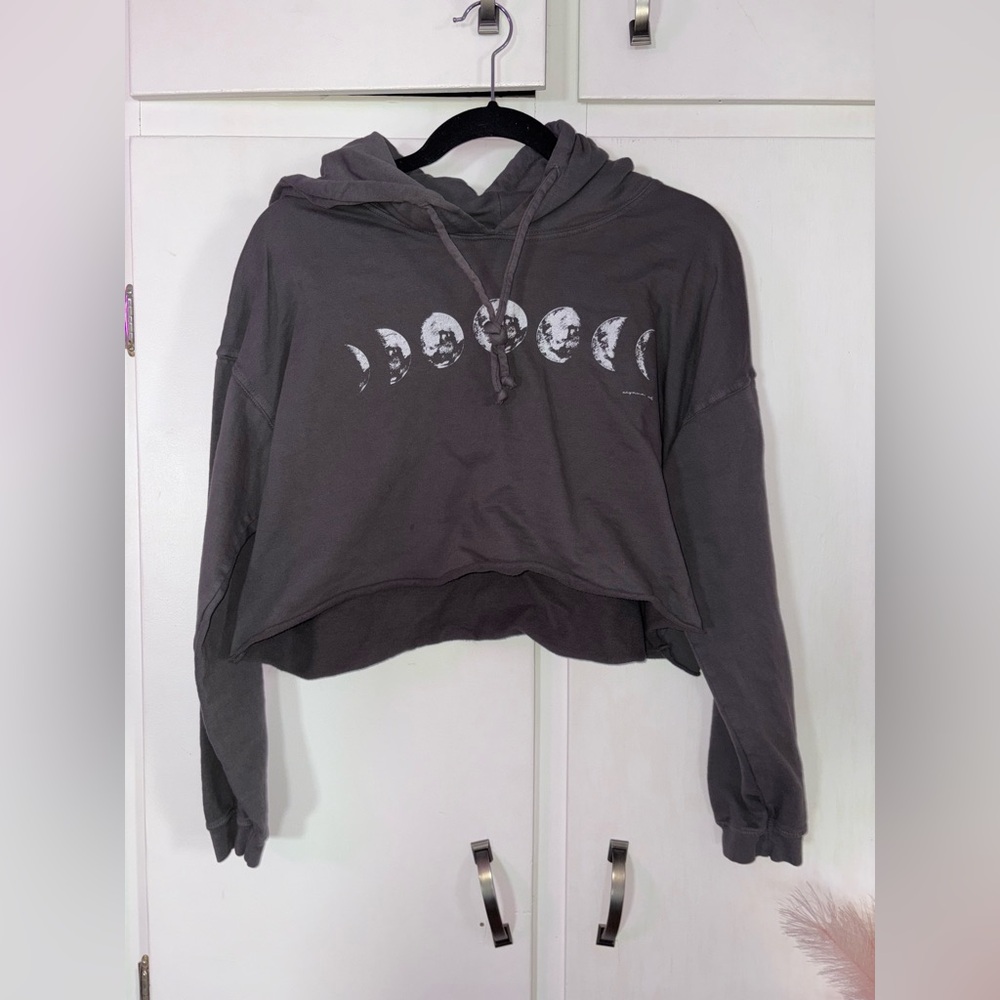 Niyama sol crop hoodie